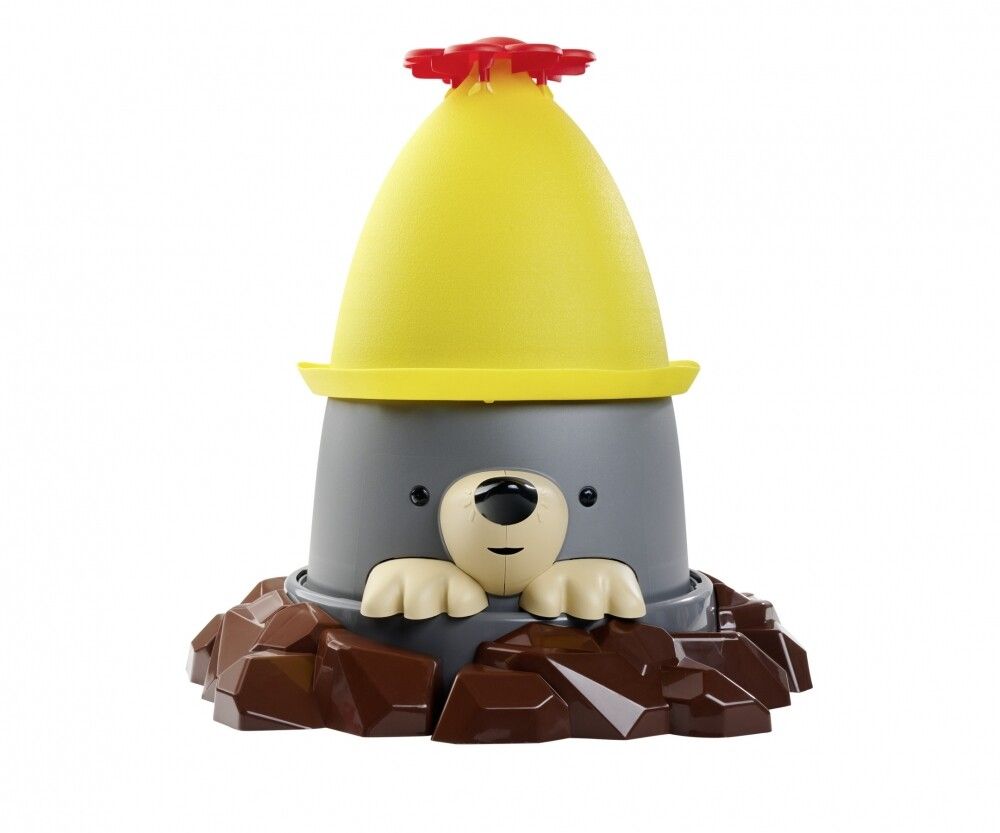 Giocattolo acquatico con design a talpa. Cappello giallo, corpo grigio, base marrone. Faccia di talpa con occhi e naso.