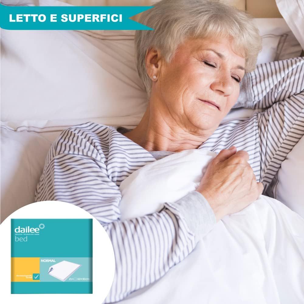 Una donna anziana a letto. Sul comodino è presente una confezione Dailee Bed. C'è scritto "Normal".