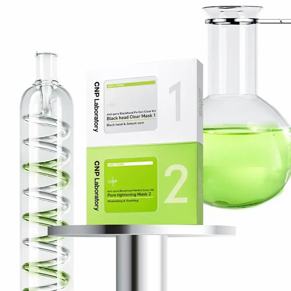 Confezione del kit CNP Laboratory Anti-Pore Clear. Maschere numerate 1 e 2. Strumenti di laboratorio sullo sfondo.