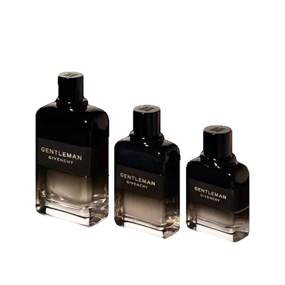 Tre flaconi neri con etichetta. Scritta: GENTLEMAN GIVENCHY. Sfumatura da chiaro a scuro.