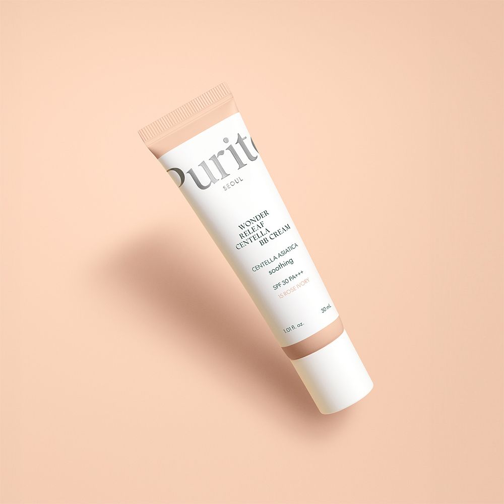 Purito Wonder Releaf Centella BB Cream, 15 Rose Ivory, posizionata obliquamente su sfondo chiaro.