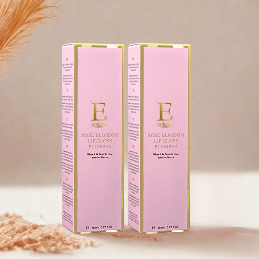 Due confezioni rosa con dettagli dorati. Su ciascuna è scritto "ErthSkin London Rose Blossom Lip Gloss Plumper".