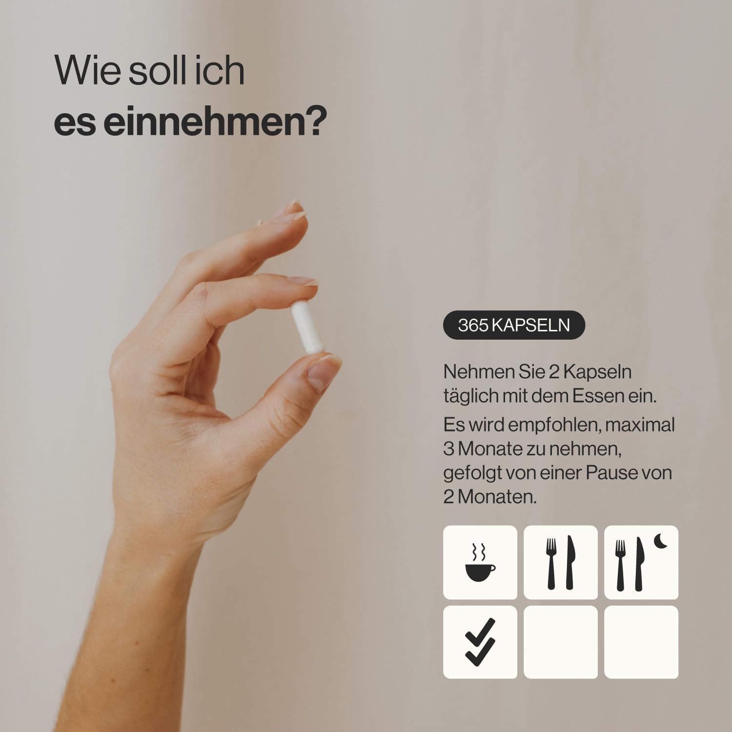 Mano che tiene una capsula. Testo: 365 capsule. Raccomandazioni con simboli: pasto, cena, ecc.