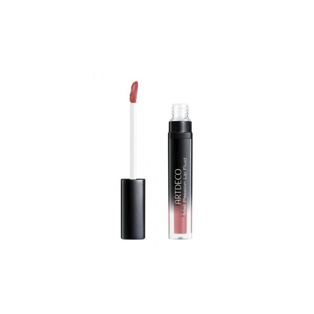 Artdeco Mat Passion Lip Fluid, flacone aperto con applicatore. Tappo nero, tubo trasparente, contenuto rosa. Testo: Mat Passion Lip Fluid.