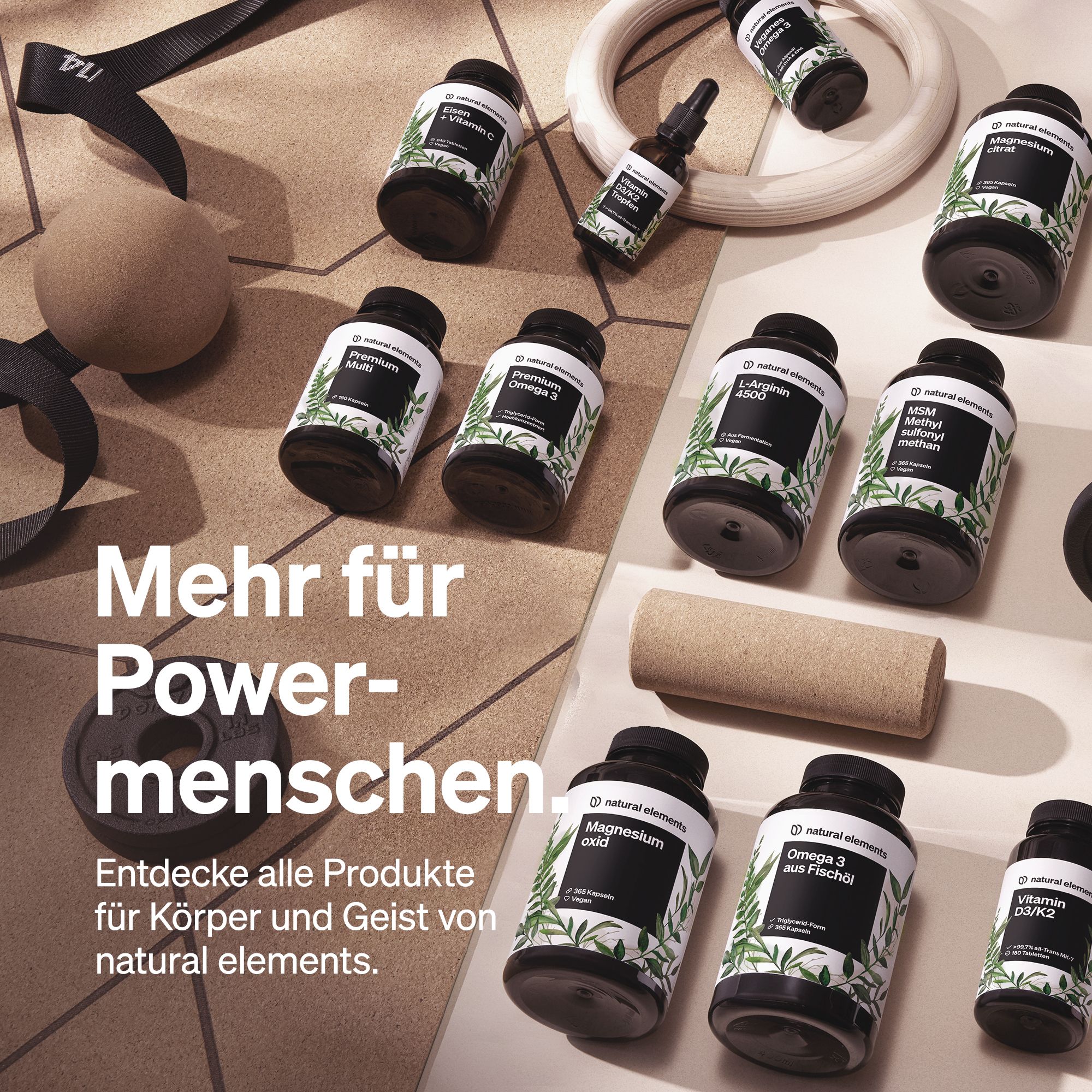 Diverse bottiglie e accessori. Logo 'natural elements'. Testo: 'Più per le persone potenti'.