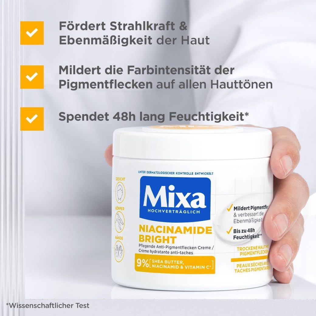 Mano tiene vasetto bianco Mixa Bright. Testo: Promuove la luminosità, riduce le macchie, idrata. Scritta: Test scientifico.