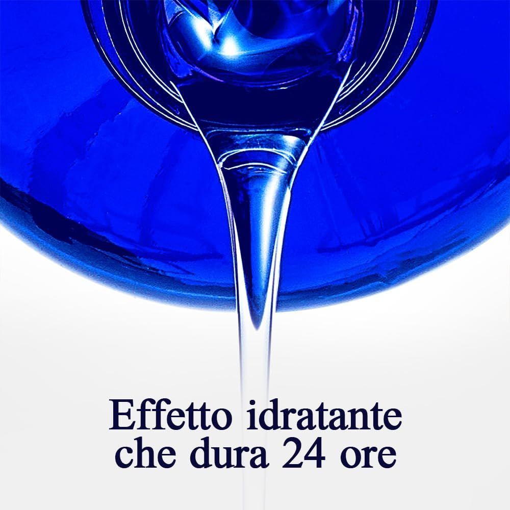 Liquido blu che scorre. Testo: Effetto idratante di 24 ore.