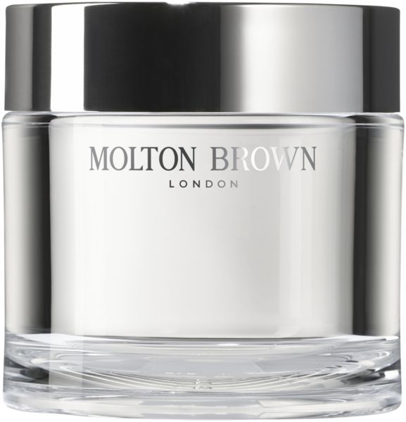 Vaso di vetro con coperchio argentato. Scritta: Molton Brown London. Contiene una crema bianca.