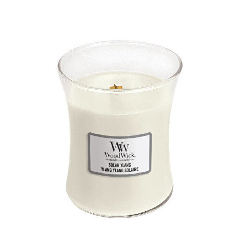 Candela a clessidra senza coperchio. Etichetta 'WoodWick' e 'Solar Ylang'.