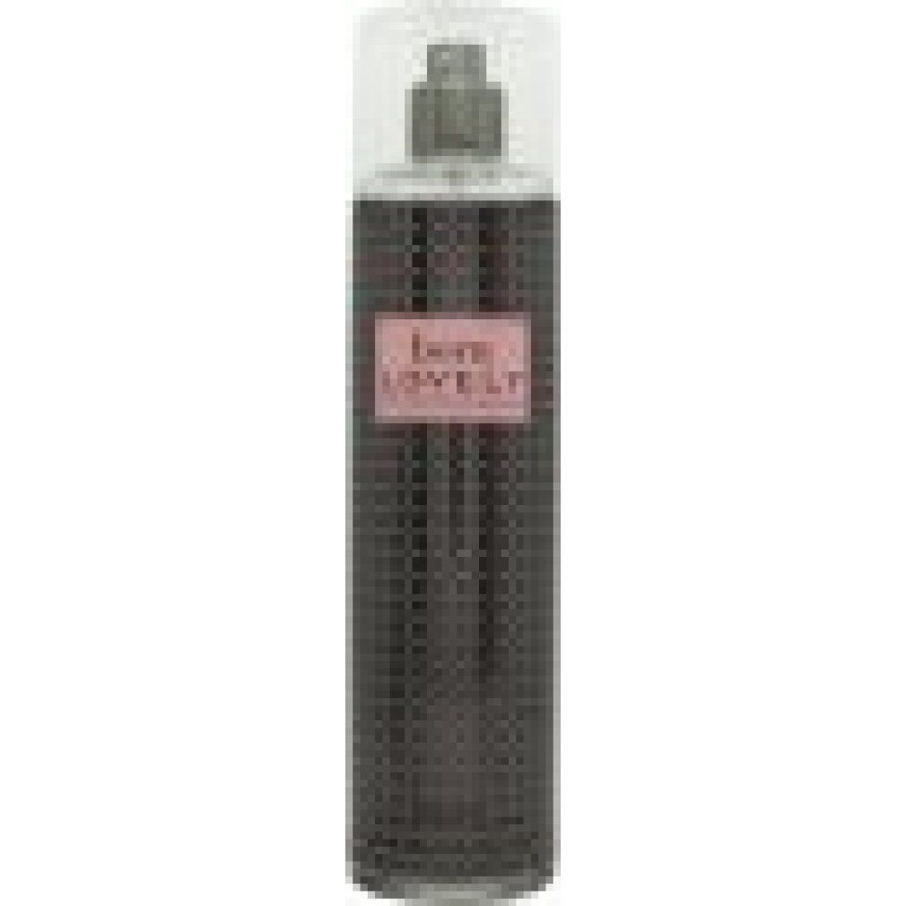 Flacone scuro con testa spray ed etichetta rosa 'Love Lovely'.