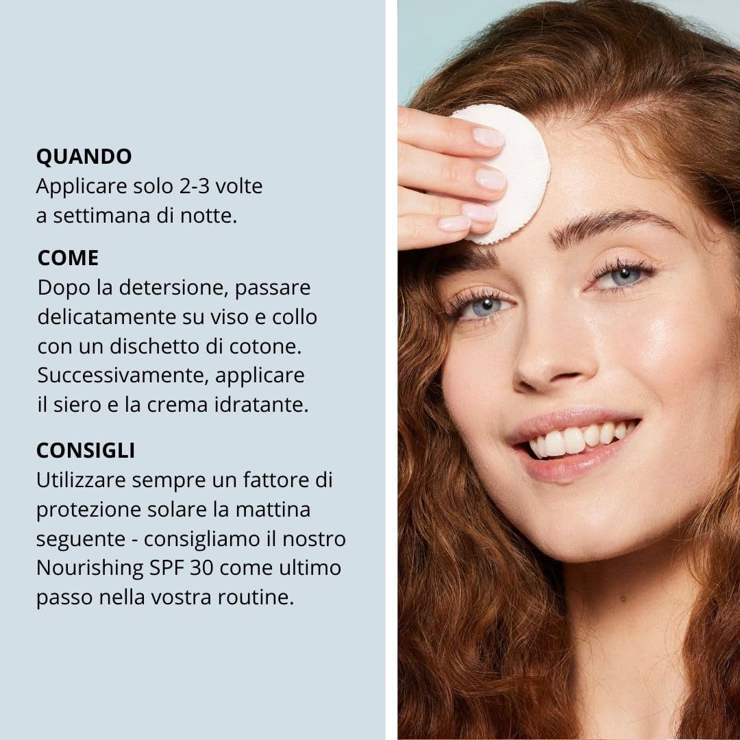 Testo: Uso, Consigli. Donna con dischetto di cotone. Bottiglia "Nip + Fab Glycolic Acid Fix Liquid Glow" non visibile.