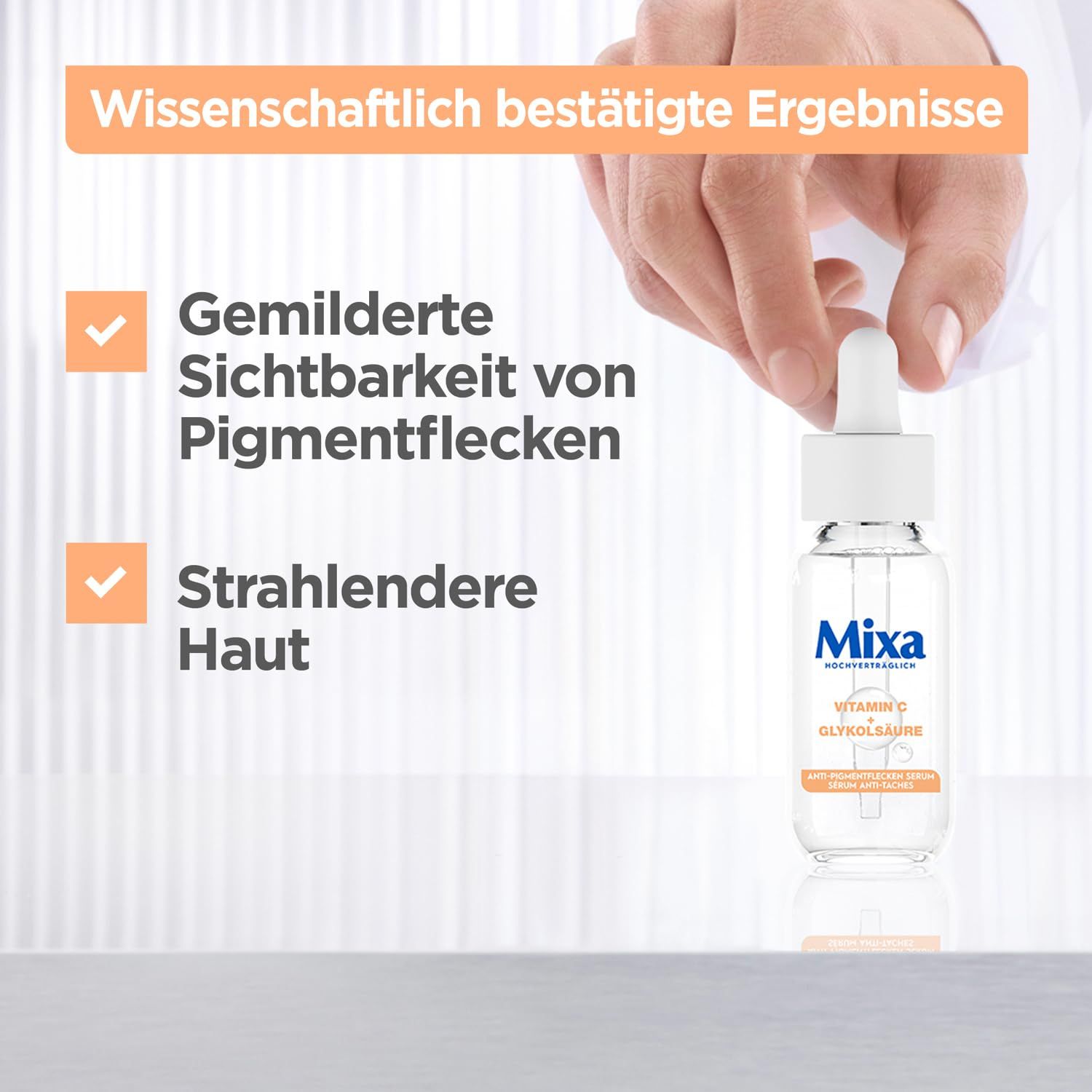 Mano che tiene Mixa Anti-Macchie Siero. Flacone con contagocce. Testo: Riduzione delle macchie pigmentarie, pelle più luminosa.