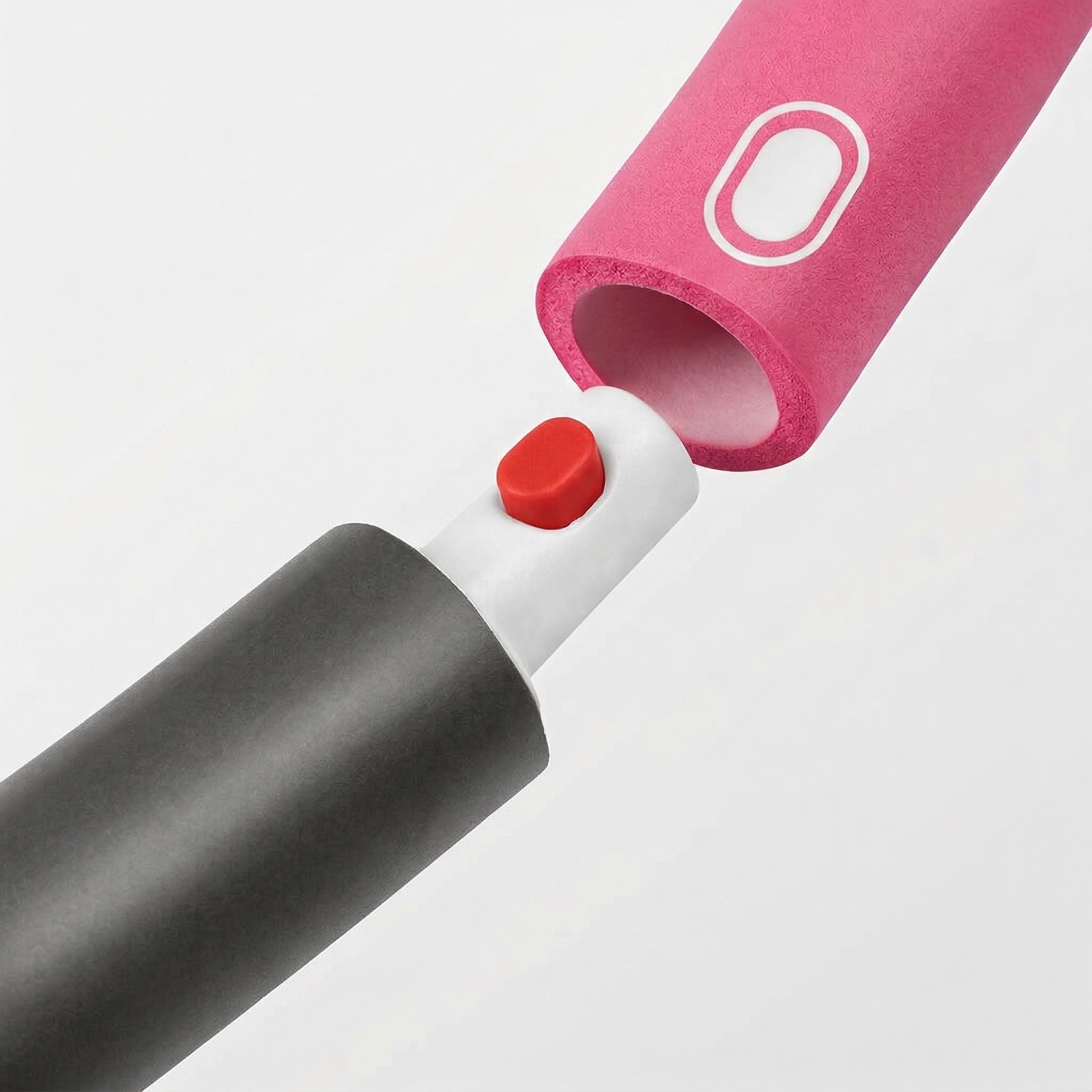 Primo piano di due segmenti di hula-hoop. Segmento nero e rosa. Pulsante rosso per il collegamento. Parte di collegamento bianca.