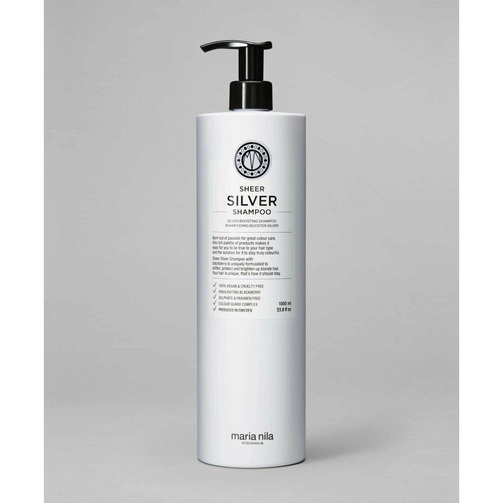 Flacone bianco con erogatore a pompa, etichettato 'SHEER SILVER SHAMPOO' e 'MARIA NILA'.