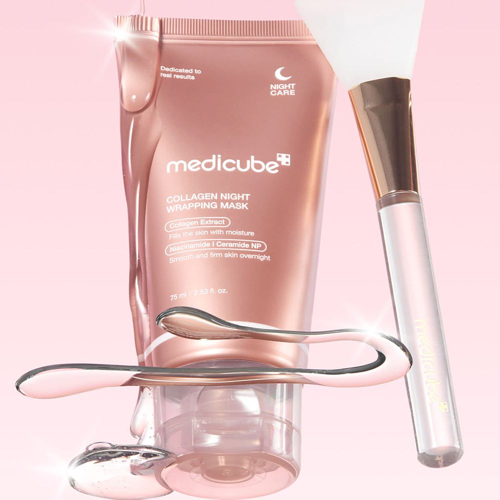Set di prodotti. Tubo, applicatore e accessori. Marchio: medicube+. Nome prodotto: Collagen Night Wrapping Mask.