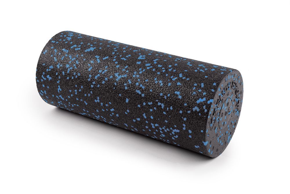 Rullo per fascia blu con punti colorati. Forma cilindrica. Su sfondo bianco.