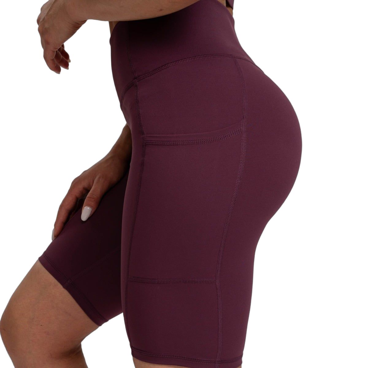 Pantaloncini da donna Biker in bordeaux, vista laterale, vita alta con tasca.
