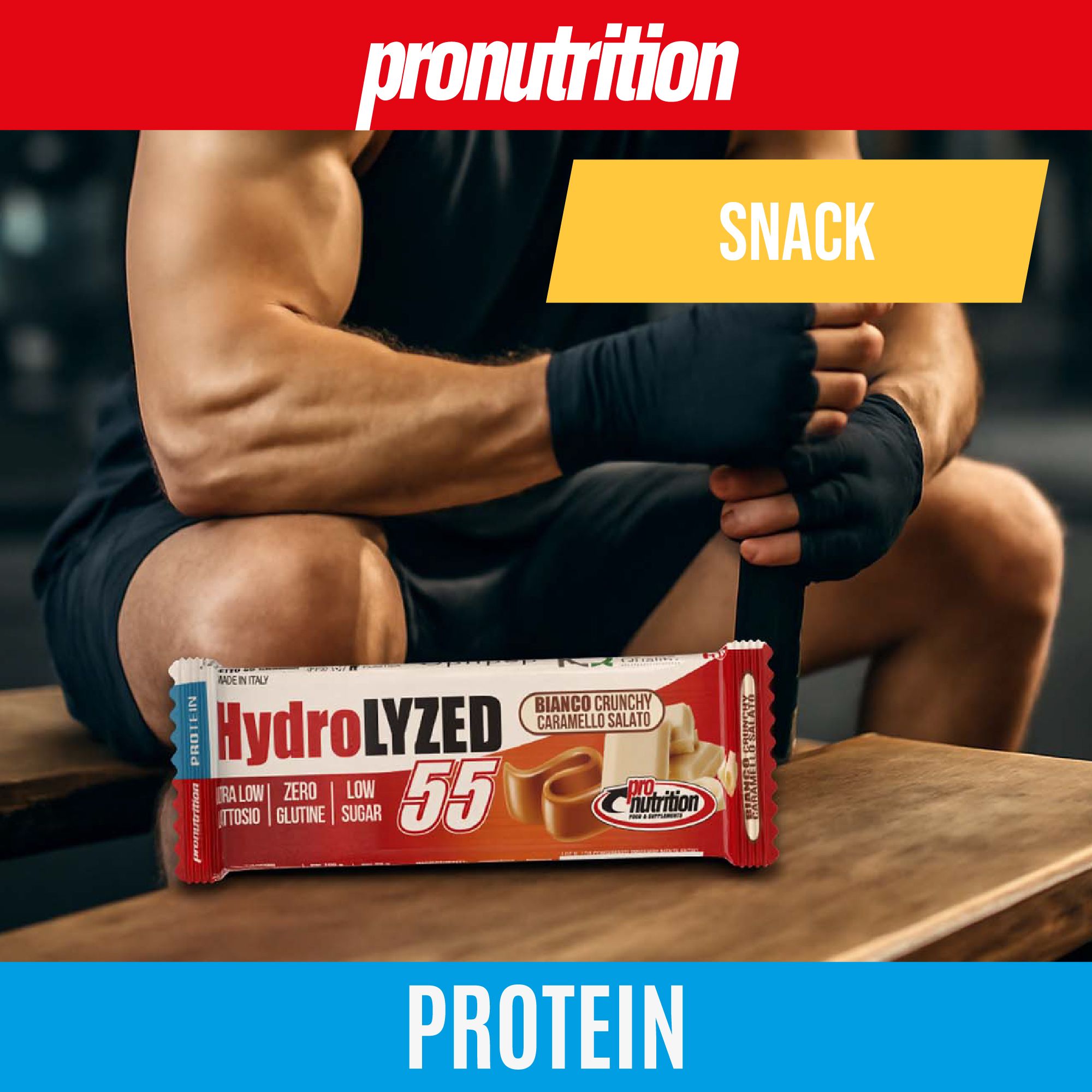 Uomo seduto su una panchina. Barretta proteica in mano. Scritta: HydroLYZED 55, Zero zuccheri, Senza glutine. Snack.