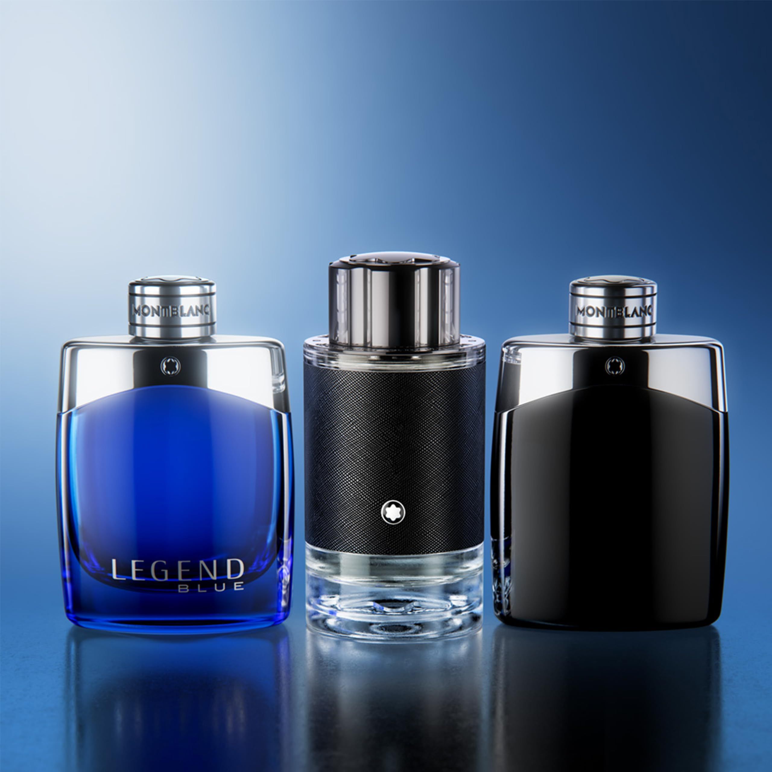 Tre flaconi. Blu, nero e con texture in pelle. Marchio: MONTBLANC. Scritta: LEGEND.