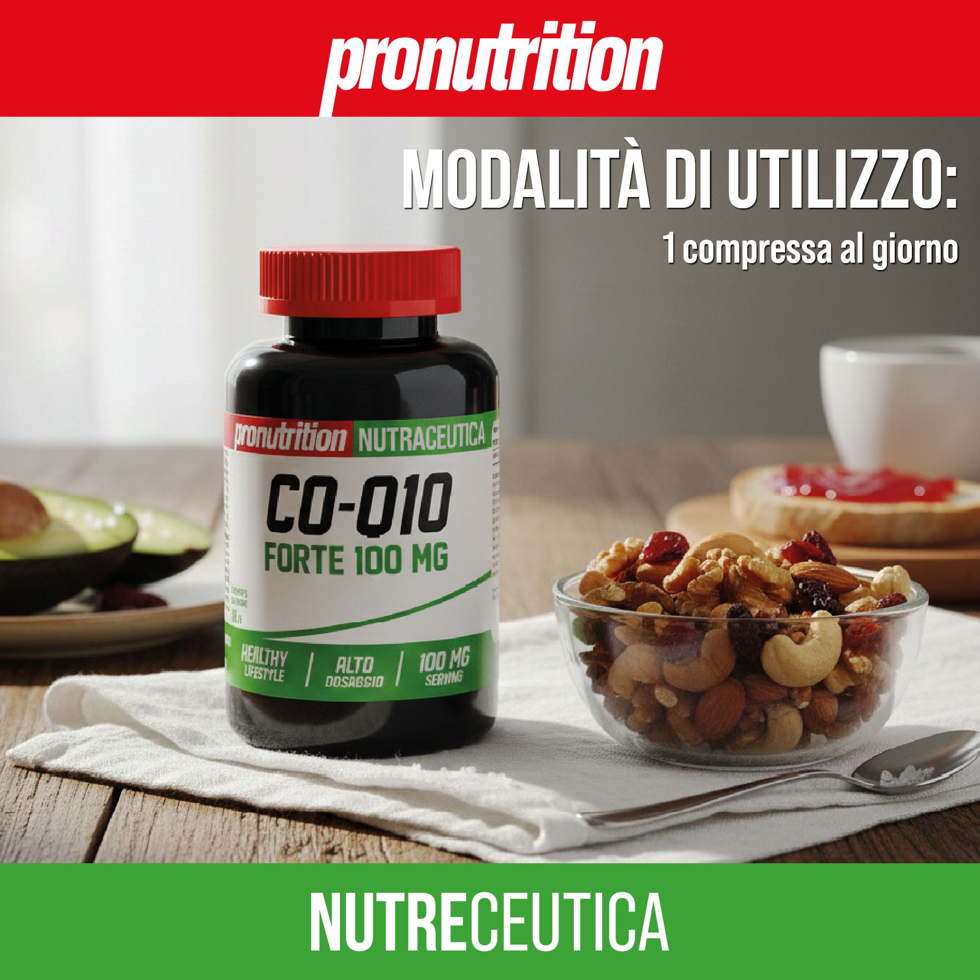 Flacone nero, tappo rosso. Scritta CO-Q10 Forte 100 mg. Su tavolo con colazione e avocado.