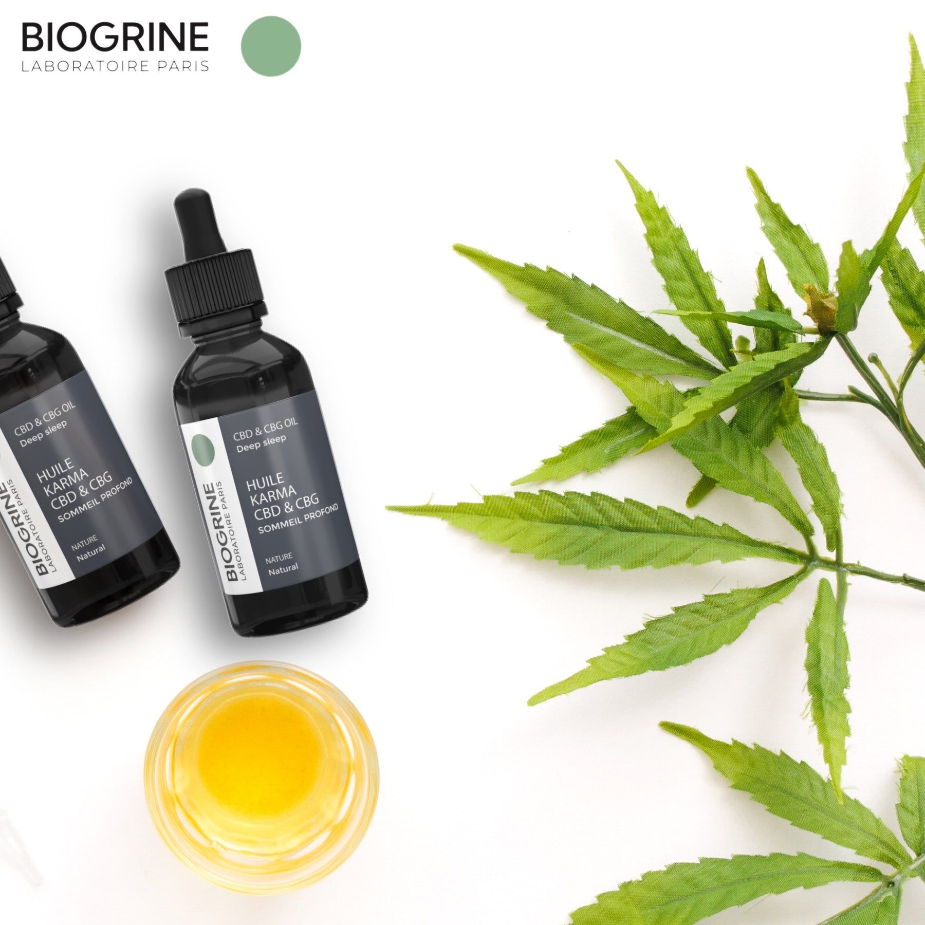 Due flaconi con pipette, accanto a ciotola con liquido e foglie. Testo: CBD & CBG Öl, BIOGRINE, KARMA, Sommeil profond.