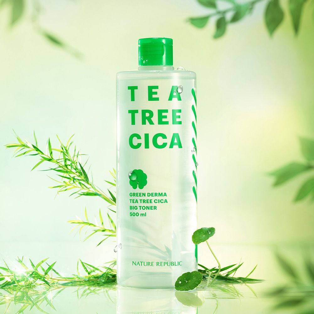 Flacone di toner trasparente con tappo verde. Scritta: TEA TREE CICA. Marchio: NATURE REPUBLIC. Sfondo verde con foglie.