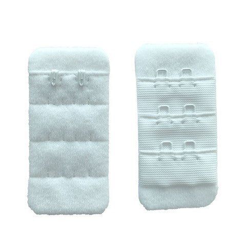 Due estensioni reggiseno bianche. Una con due ganci, l'altra con tre ganci. Entrambe in tessuto.