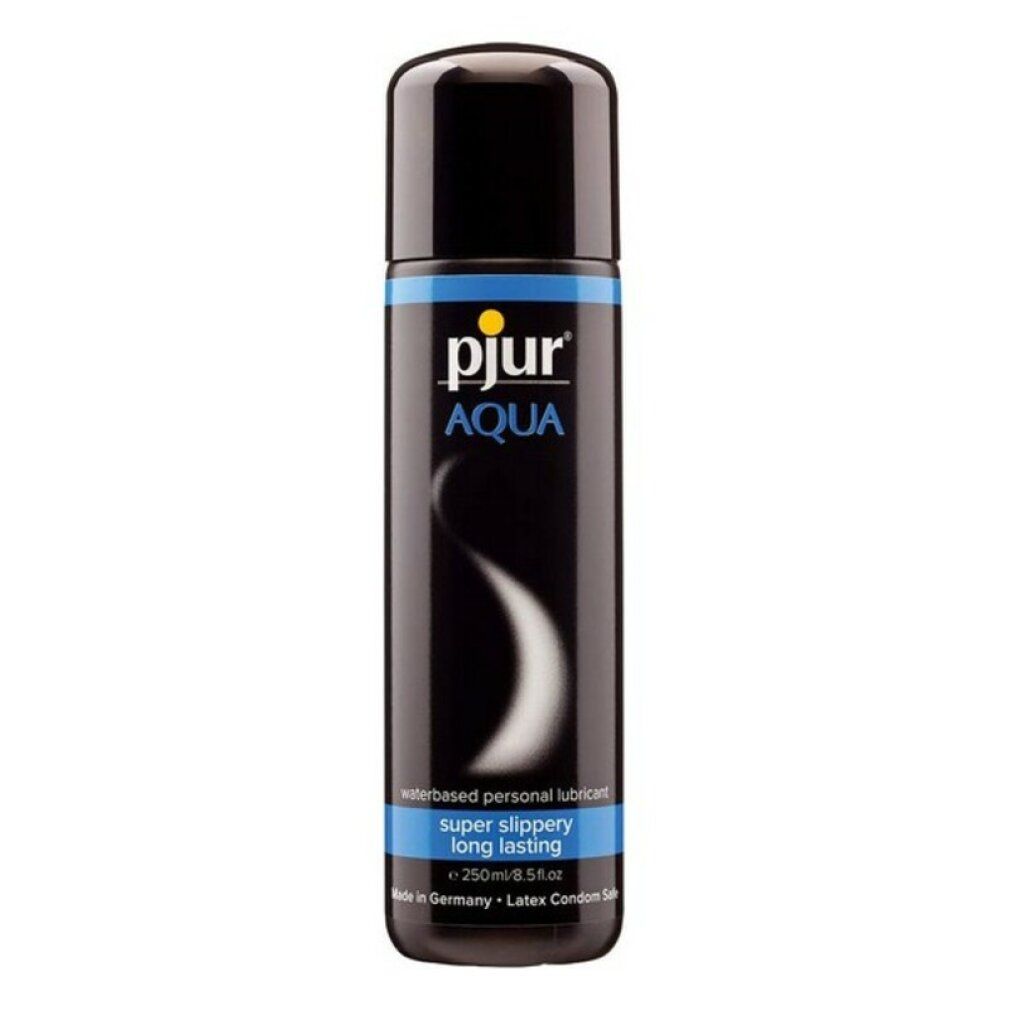 Flacone nero con tappo nero. Scritta: pjur AQUA, lubrificante a base d'acqua, super scivoloso, lunga durata. 250ml/8.5 fl.oz. Preservativi in lattice.