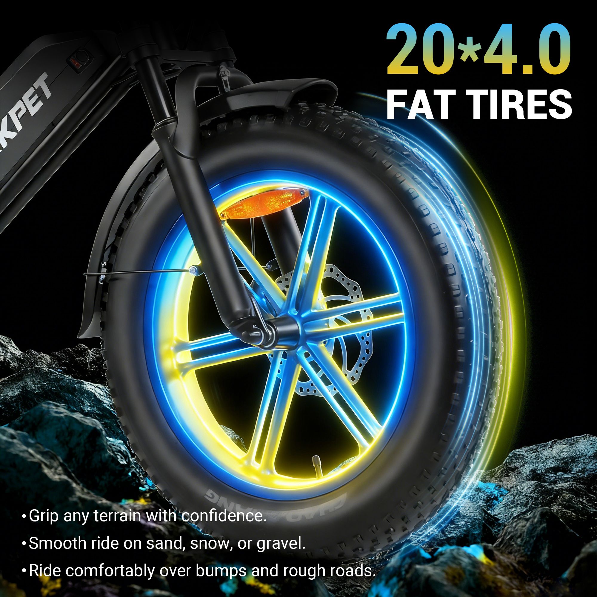 Primo piano dello pneumatico con testo: 20*4.0 FAT TIRES. Illuminazione giallo-blu.