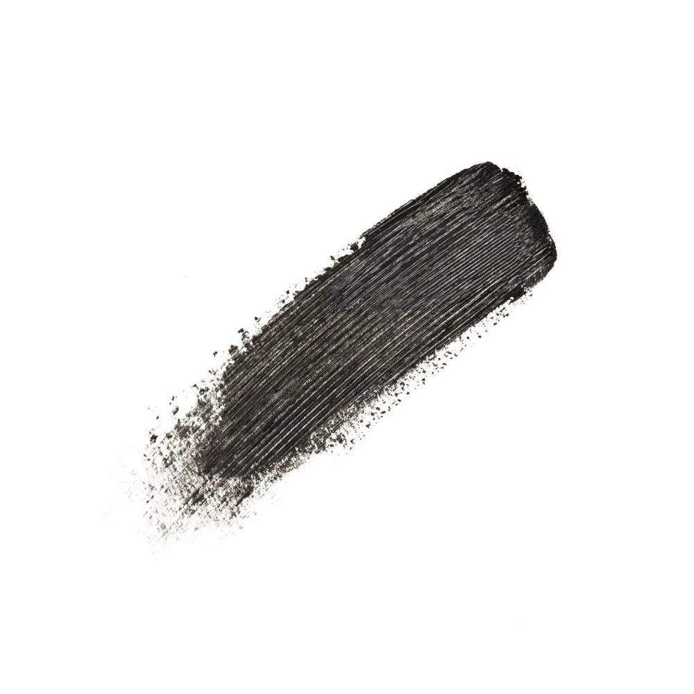 Striscio di mascara nero su sfondo bianco. Texture visibile.