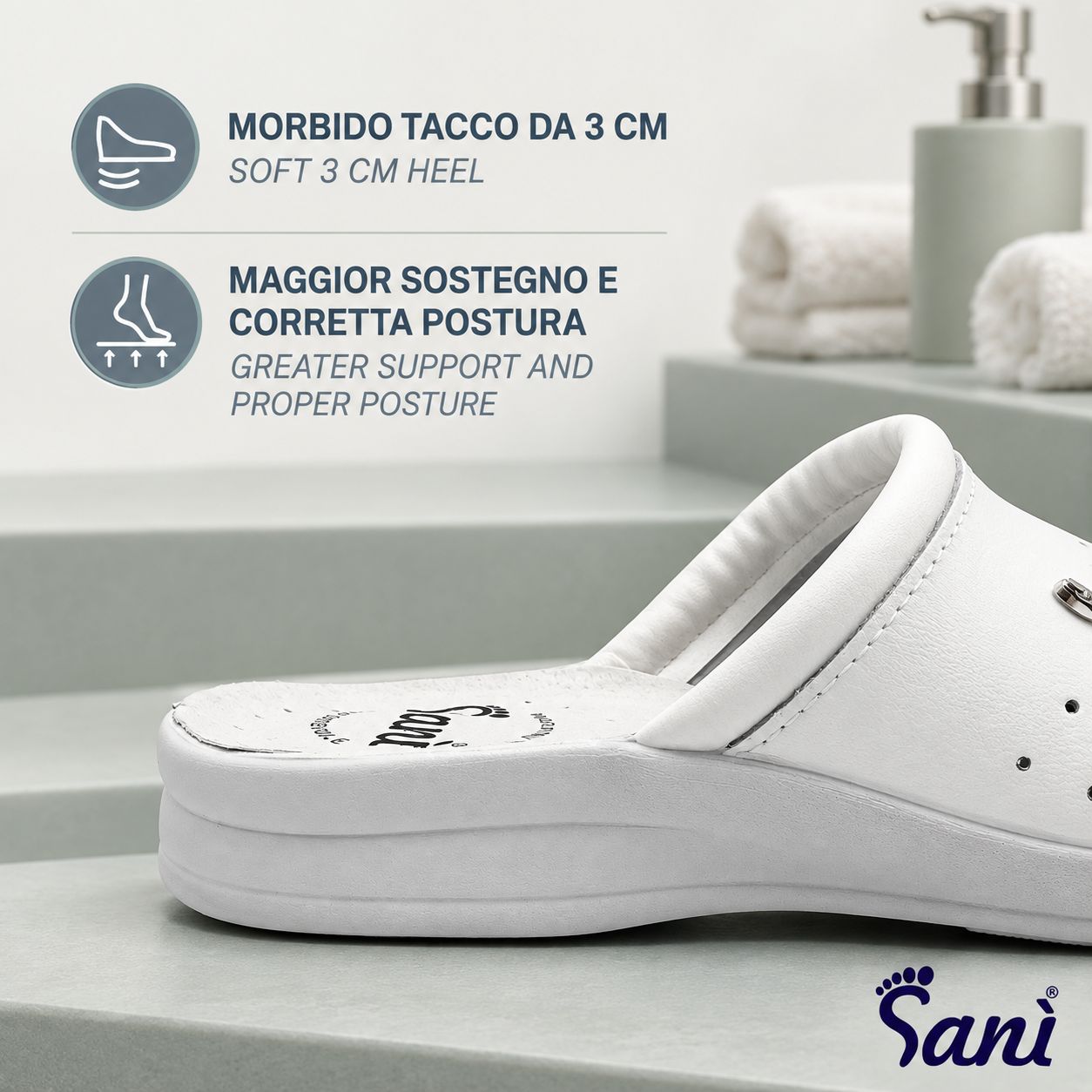 Zoccolo bianco con tacco da 3 cm, sottopiede in vera pelle e morbida ammortizzazione.