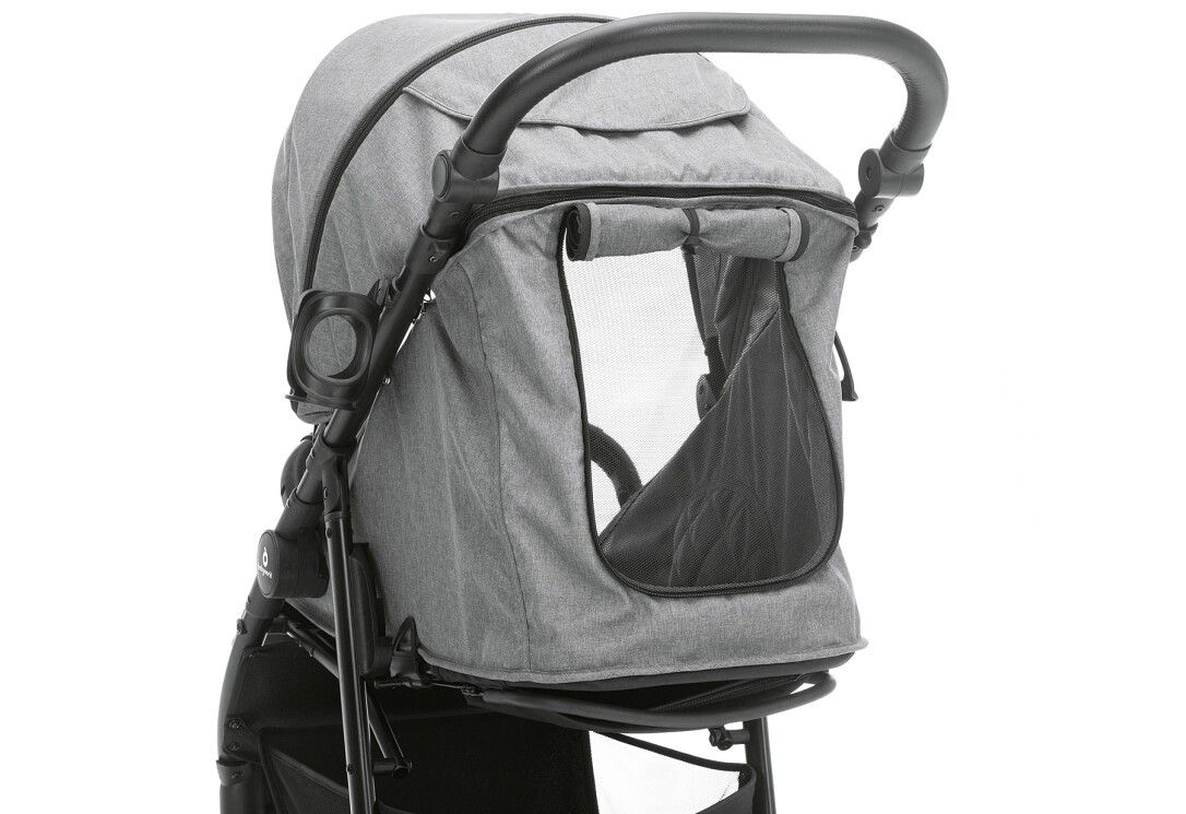 Passeggino grigio con telaio nero e cappottina. Finestra in rete.