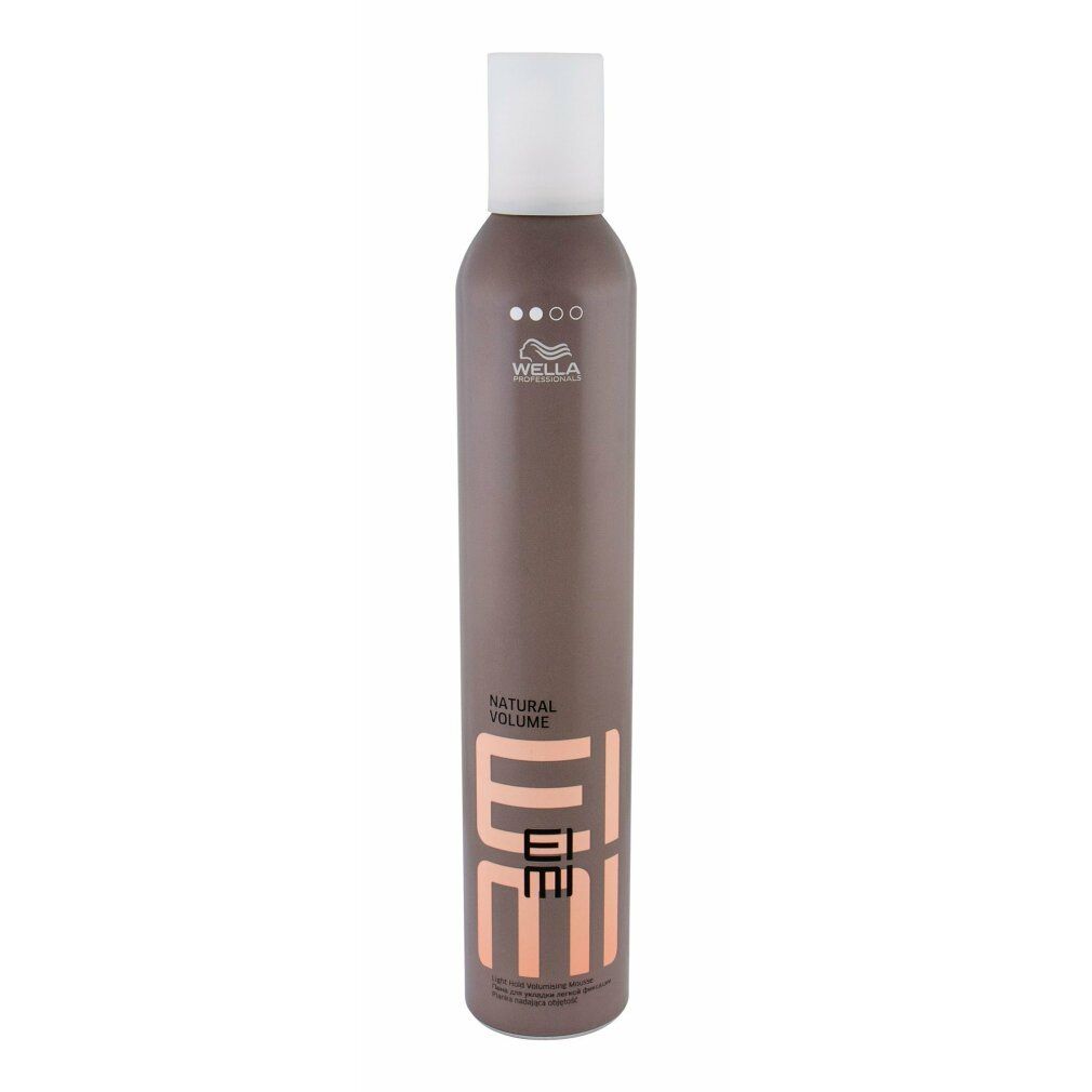 Mousse per lo styling con tappo bianco. Scritta: EIMI Natural Volume. Flacone marrone con logo.