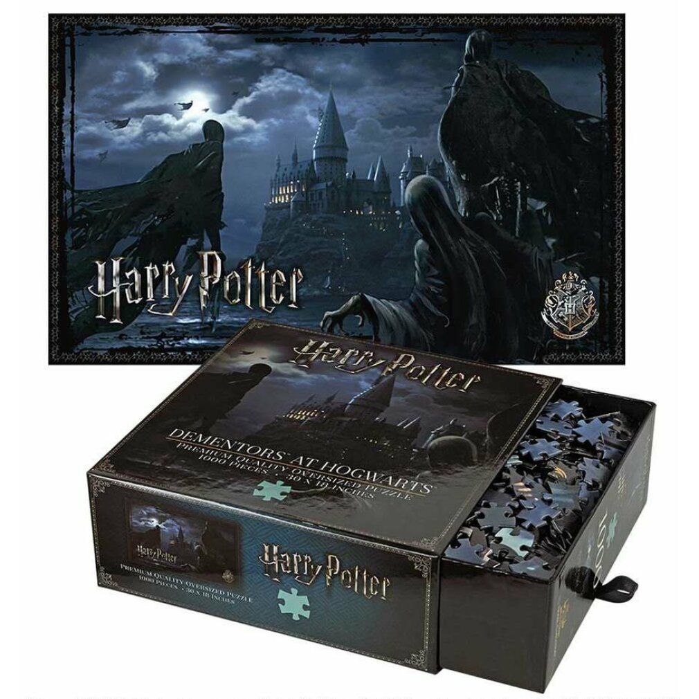 Puzzle di Harry Potter. Scatola aperta con pezzi e immagine finita. Scritta: Dementors at Hogwarts, 1000 pezzi.