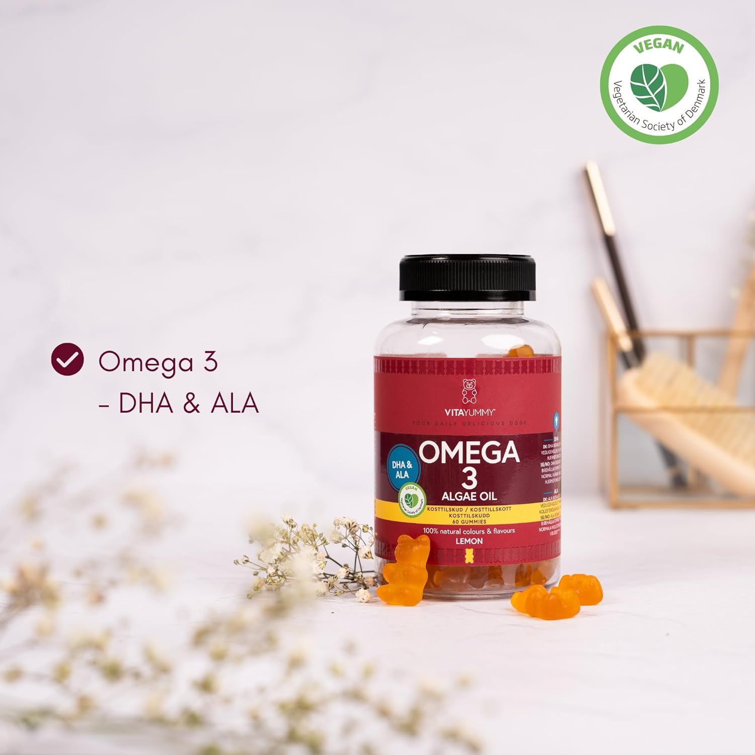 Flacone trasparente di Omega 3 gommose. Sigillo vegano. Scritta: Omega 3 - DHA & ALA. Gusto limone.