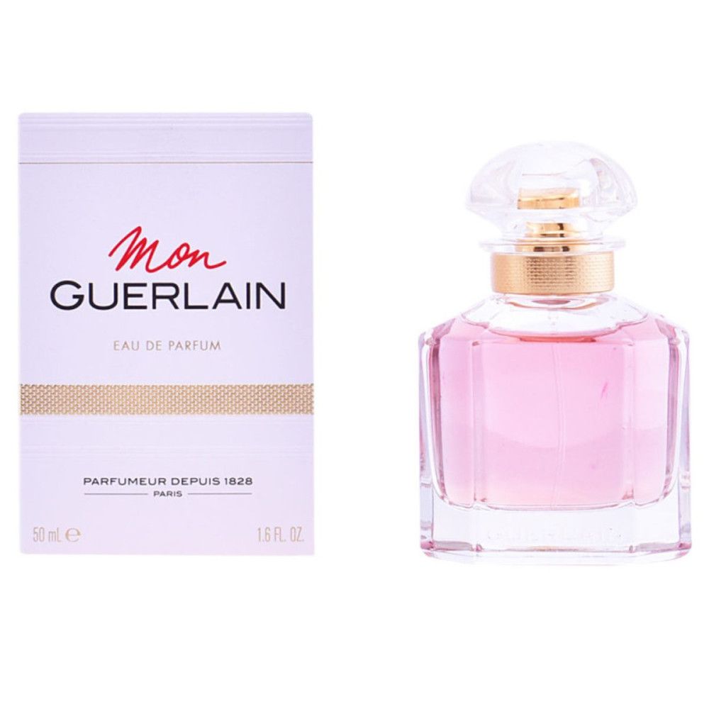 Flacone di profumo e confezione. Flacone con liquido rosa, collo dorato e tappo trasparente. Confezione con testo.