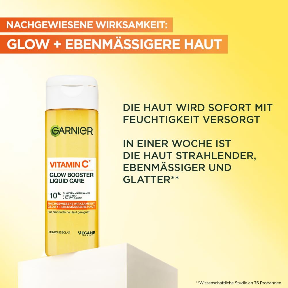 Garnier Vitamin C Glow Booster Liquid Care. Flacone giallo con tappo bianco. Testo: Glow + pelle più uniforme.