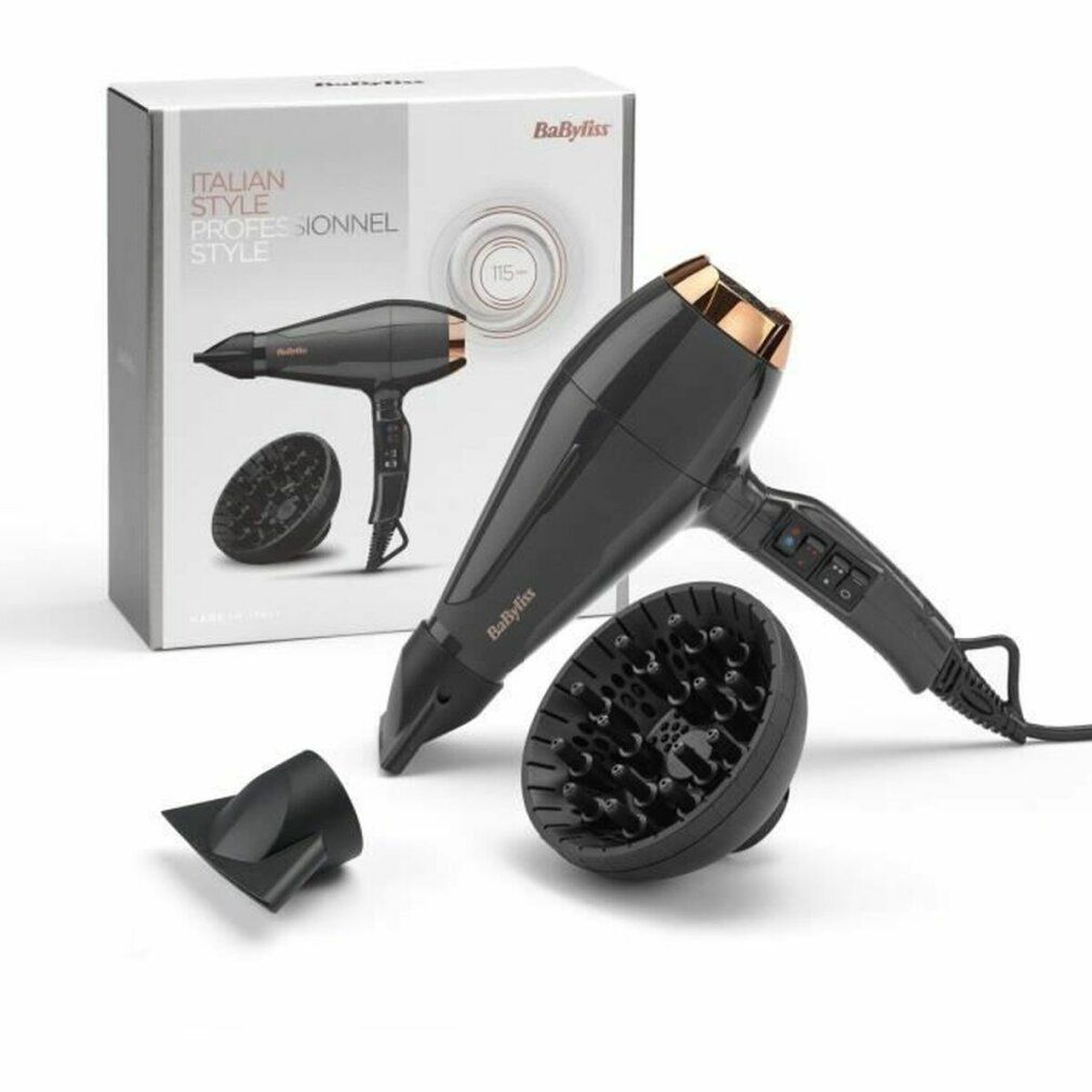 Asciugacapelli in confezione. Marca BaByliss. Accessori: diffusore e bocchetta. Testo: Italian Style.