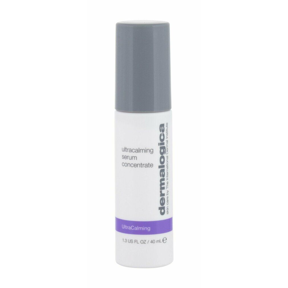 Flacone di siero bianco con tappo grigio. Testo: ultracalming serum concentrate.