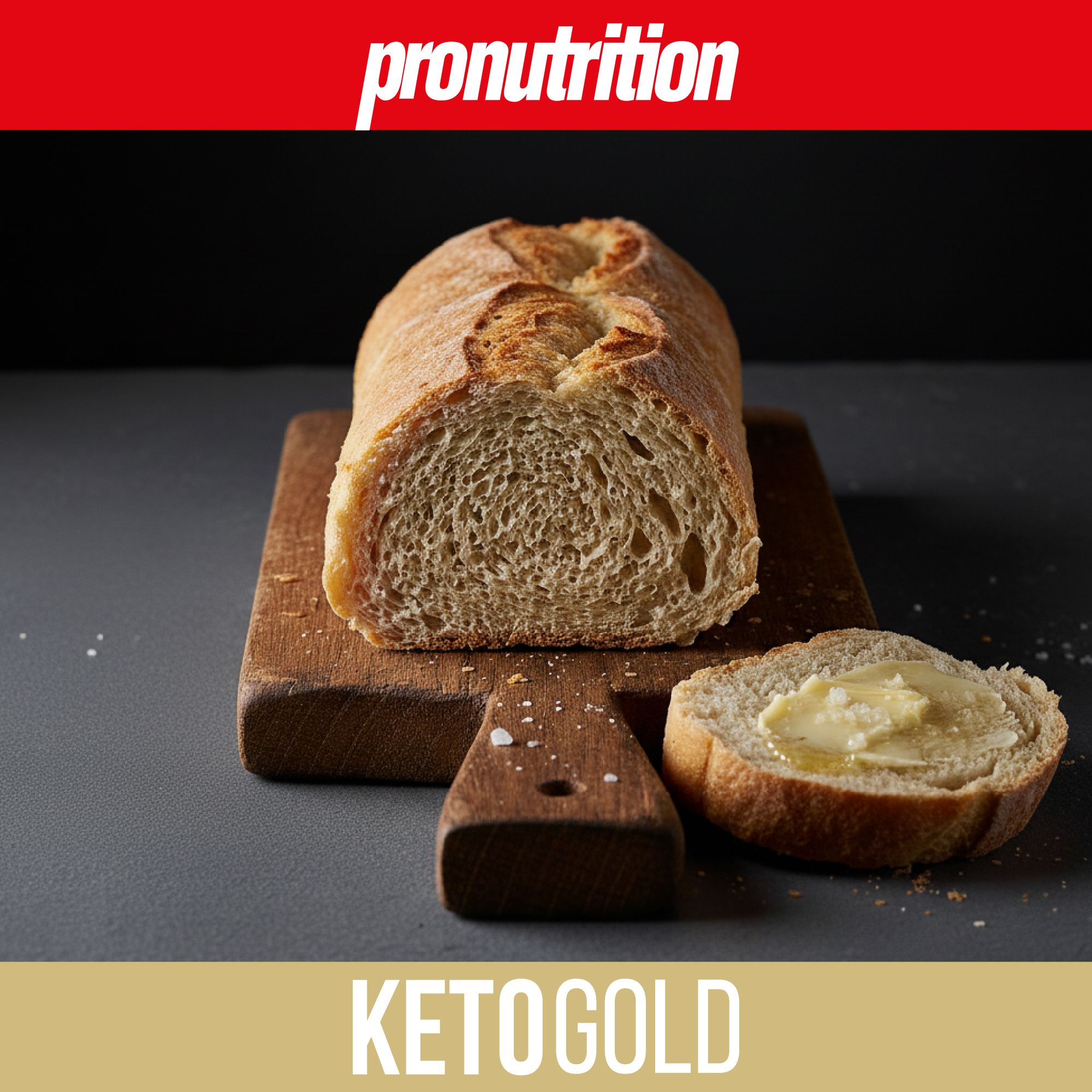 Filone di pane su tagliere, fetta di pane con burro accanto. Etichetta Ketogold.