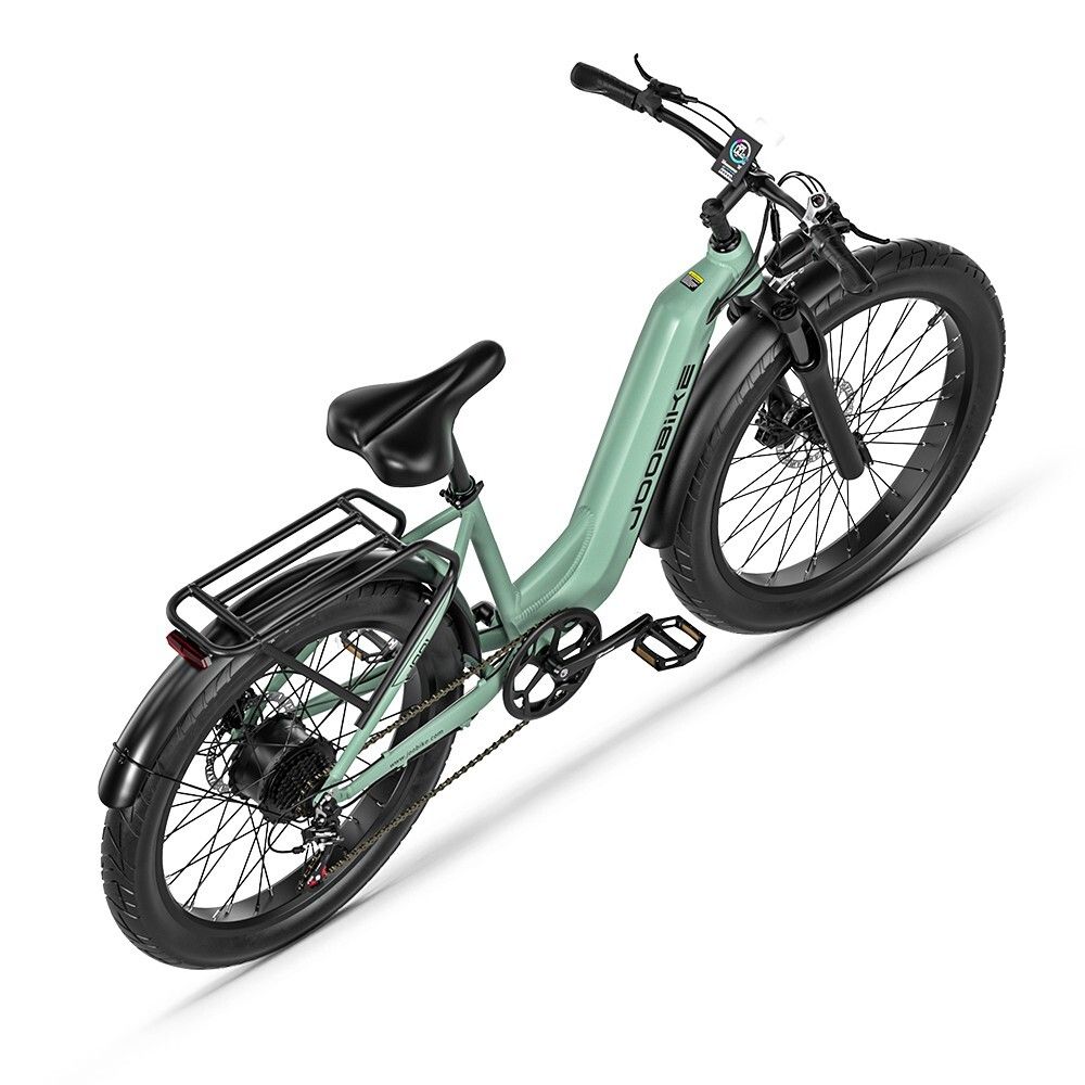 Bicicletta elettrica verde chiaro con pneumatici neri e portapacchi. Logo JOOBIKE sul telaio. Batteria 48V.