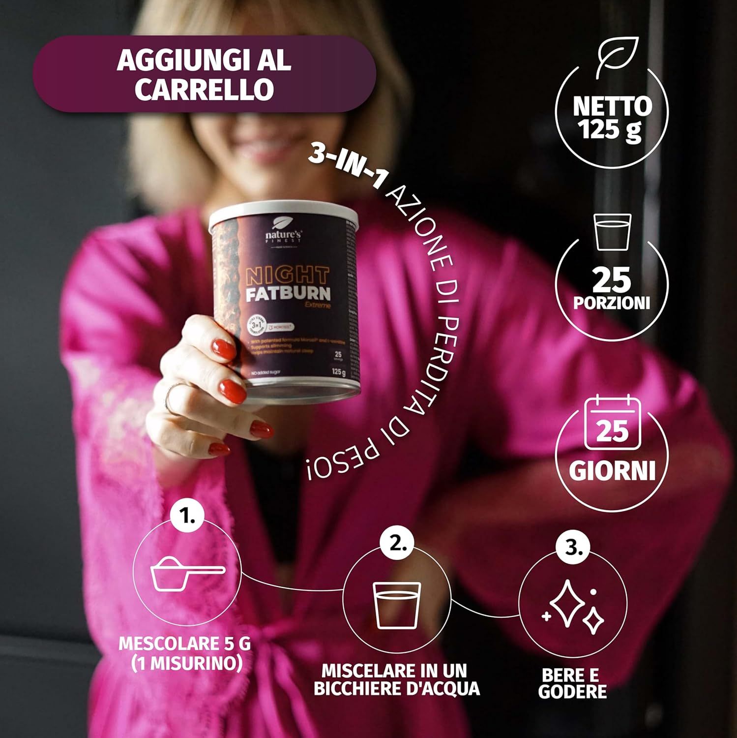Donna tiene barattolo Night FatBurn Extreme. Istruzioni: mescolare 5 g, mescolare in acqua, gustare. 25 porzioni, 125 g.