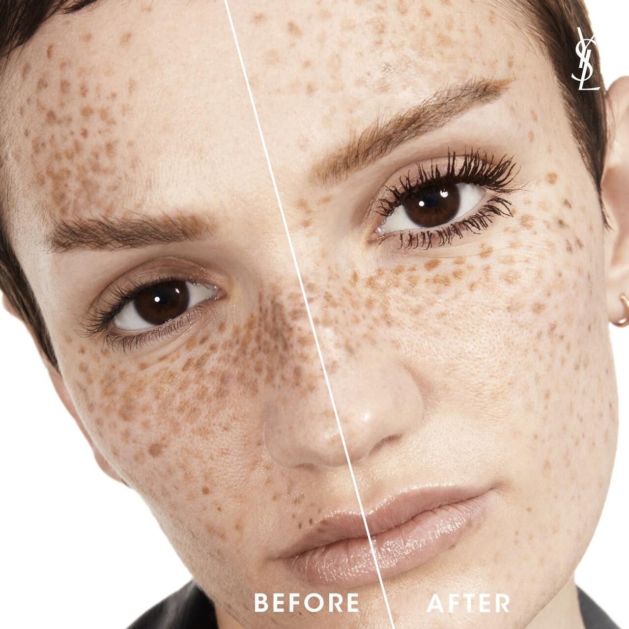 Volto di donna diviso in prima/dopo. Un lato senza mascara, l'altro con. Logo YSL.