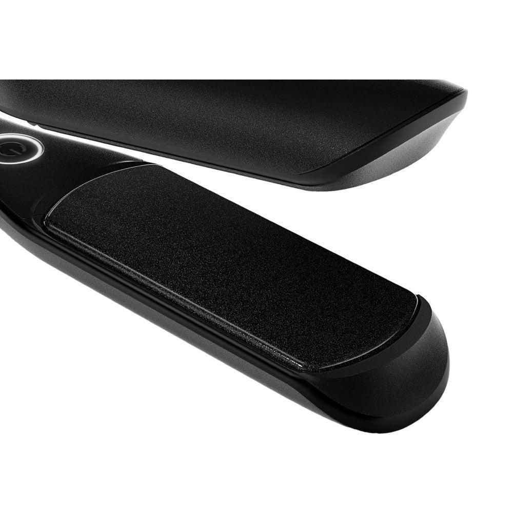 Piastra GHD Chronos Max nera. Piastre riscaldanti piatte e larghe. Bordi arrotondati. Corpo nero.