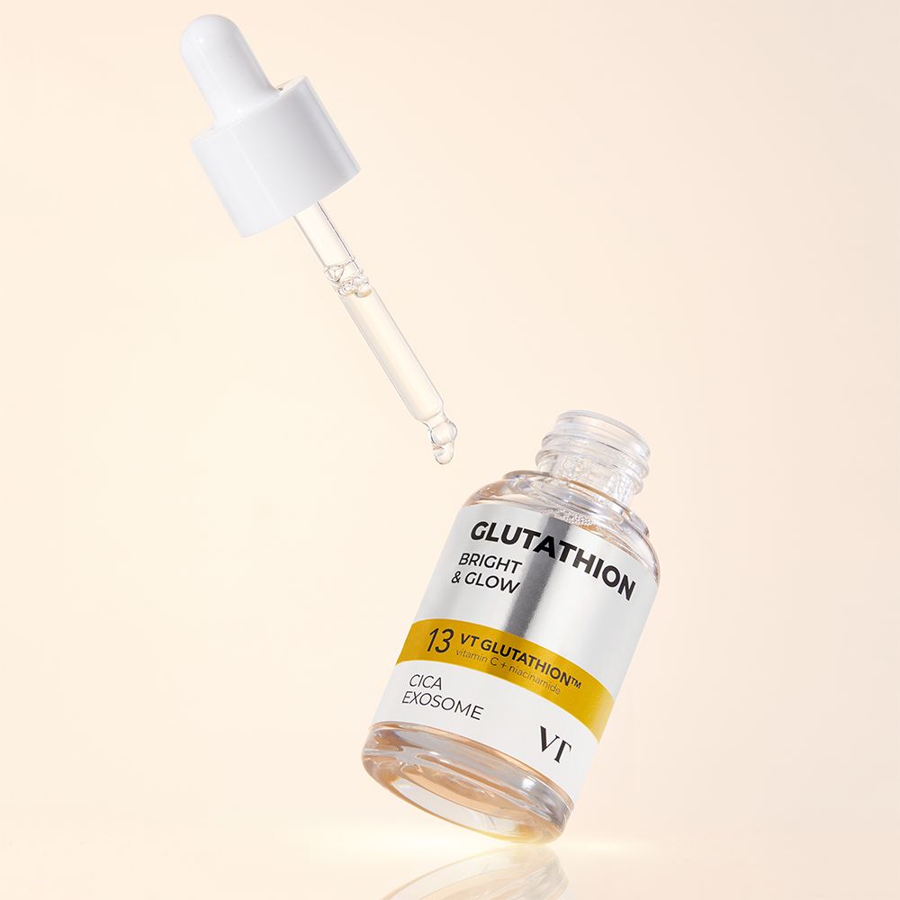 Flacone di vetro con pipetta. Scritta: Glutathion Bright & Glow, 13 VT Glutathion Cica Exosome. Tappo bianco.