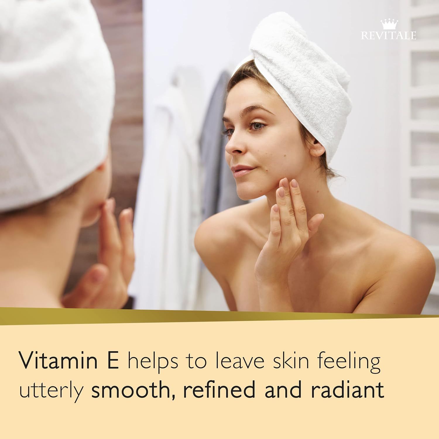 Donna che si guarda il viso allo specchio. Testo: Vitamina E.