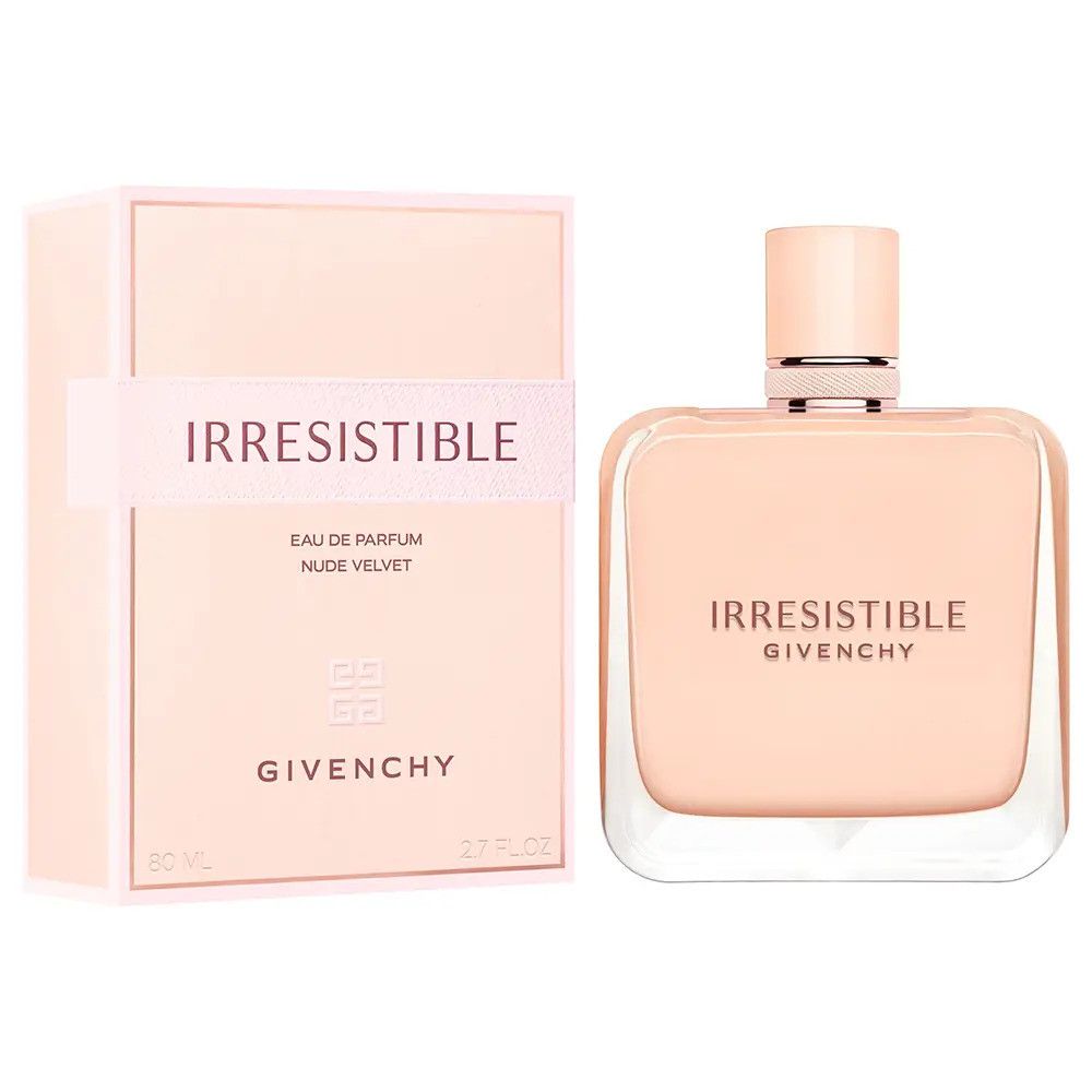 Flacone di profumo e confezione. Flacone quadrato, rosa. Confezione rosa con scritta Irresistible Givenchy.