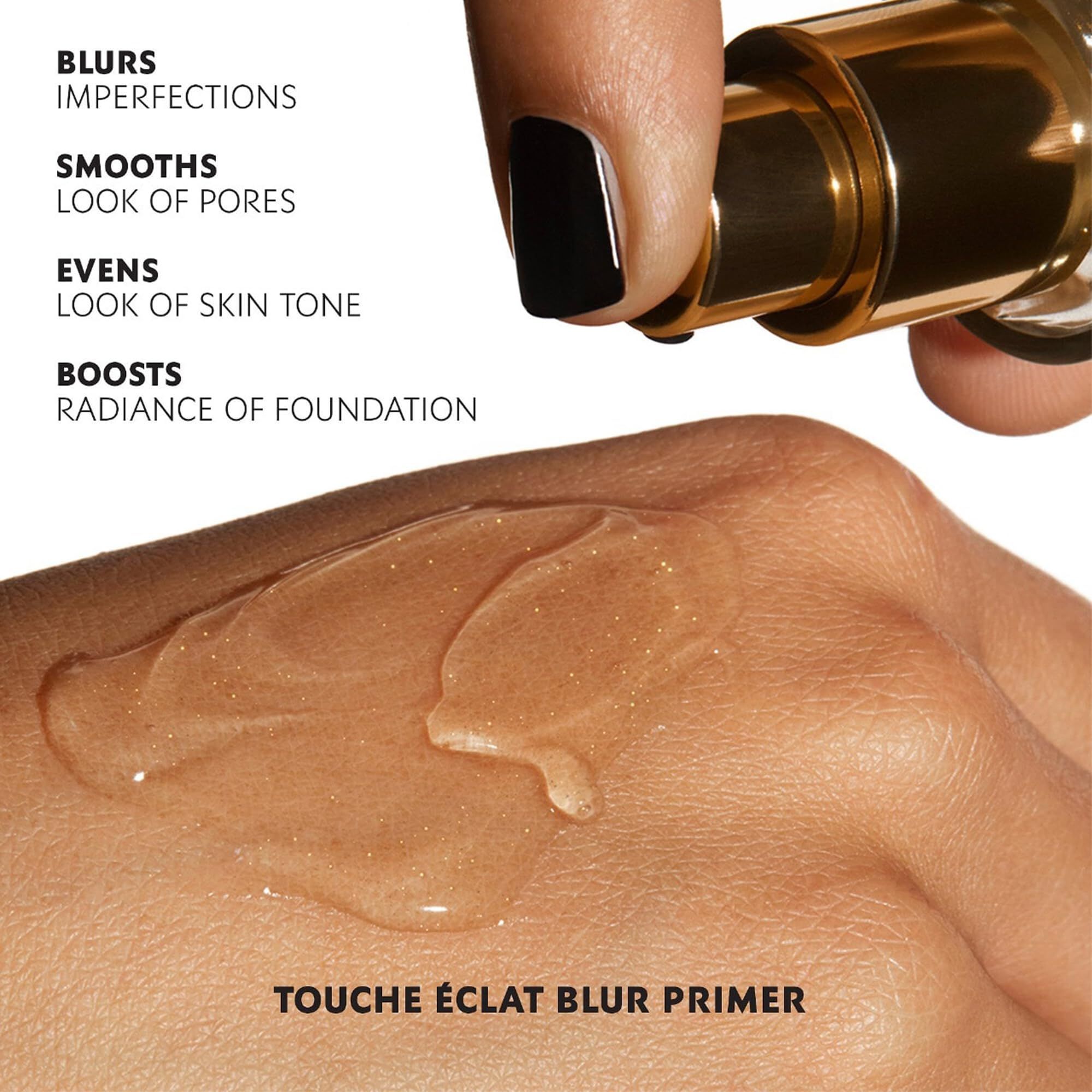Prodotto applicato sulla mano. Testo: Touche Éclat Blur Primer. Iscrizioni: Blurs, Smoothes, Evens, Boosts.