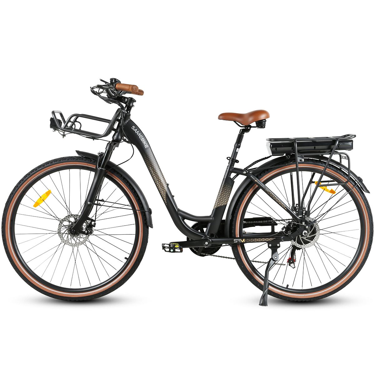 E-bike nera con pneumatici e sella marroni. Portapacchi, cestino e batteria visibili. Logo SAMEBIKE.