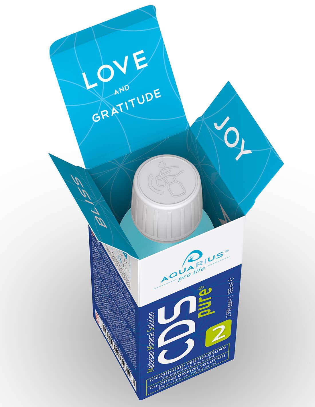 Flacone in scatola aperta. Scatola con AQUARIUS pro life, CDS pure, 2, 100 ml. Interno: LOVE and GRATITUDE, JOY, BLISS.